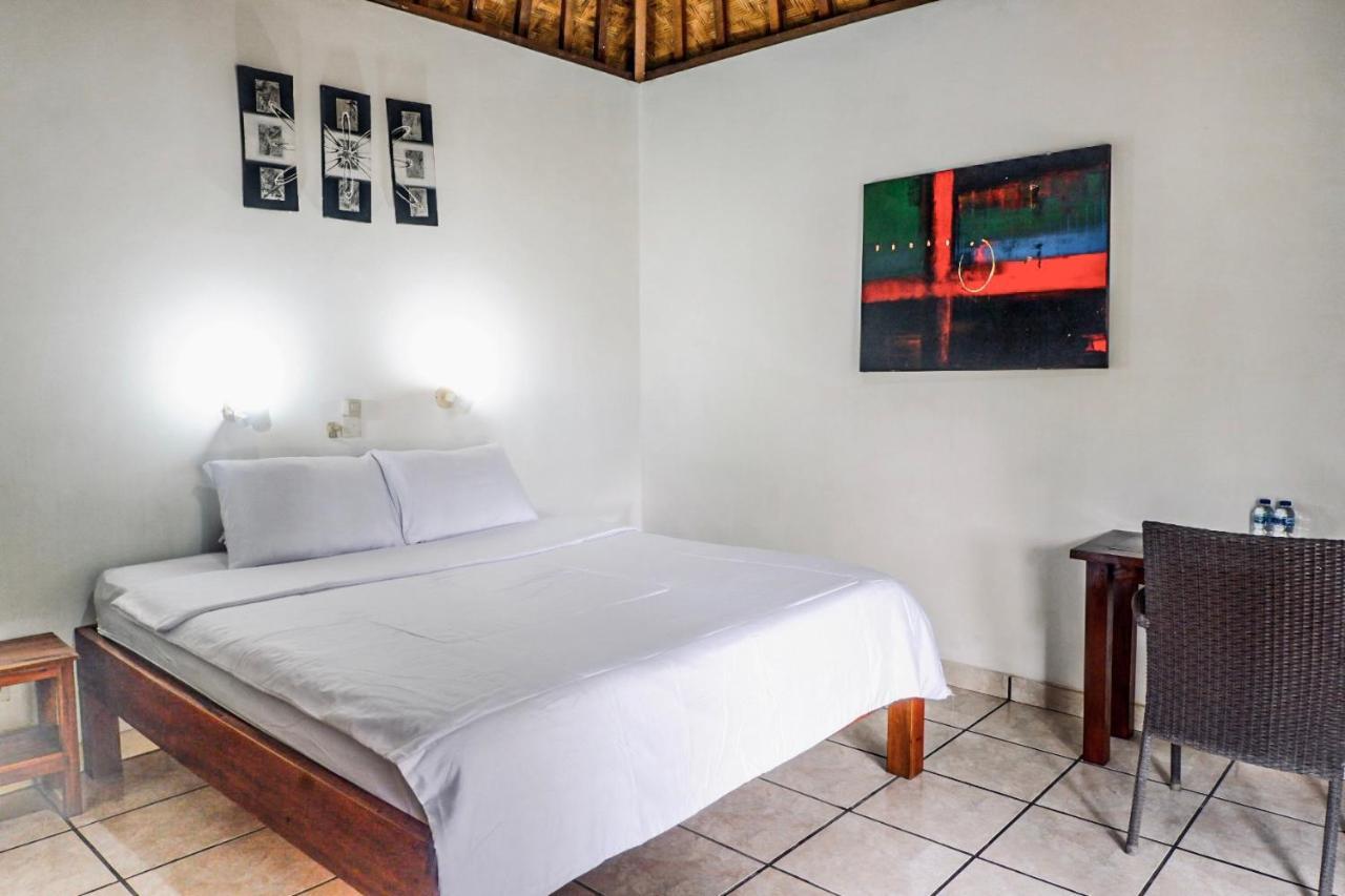 Ocean Sun Homestay Tulamben  Exterior photo
